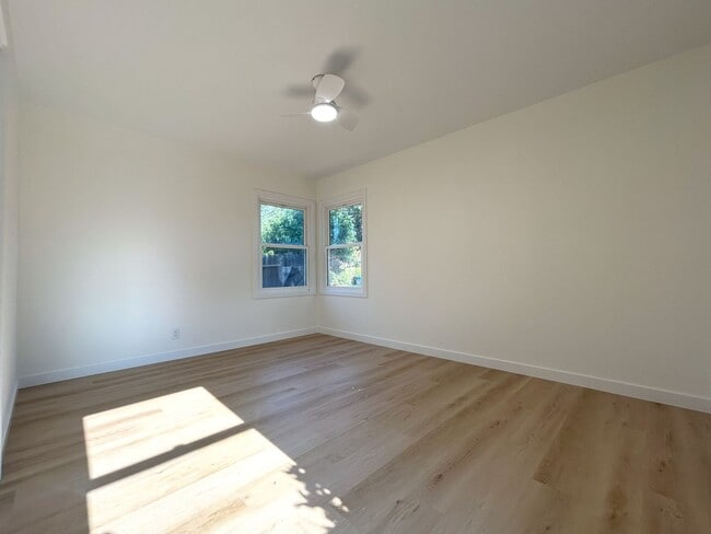 Building Photo - Charming Menlo Park Home in Picturesque Ne...