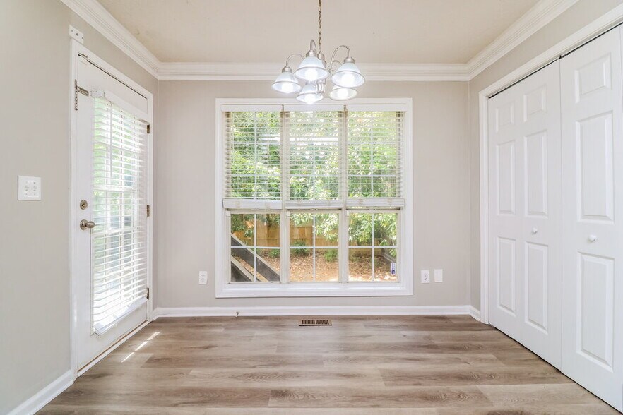 Building Photo - 2446 Letha Ln