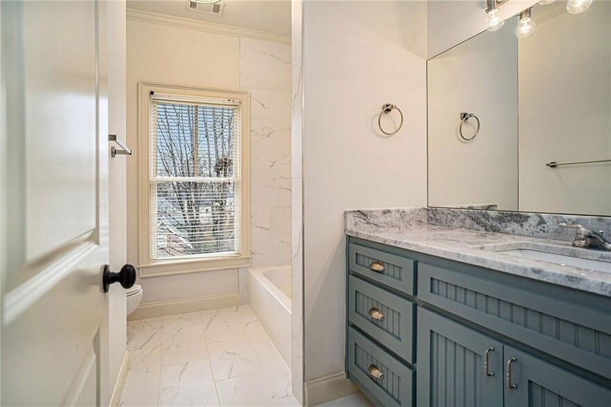 Building Photo - 208 Clarion Ave