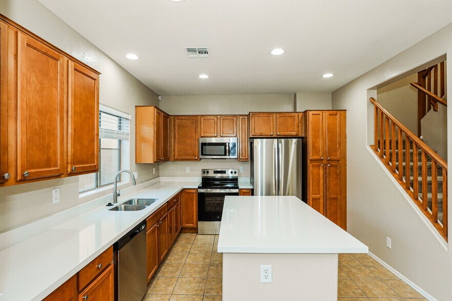 Building Photo - 4693 E Olney Ave