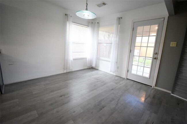 Building Photo - 10942 Heather Trail Dr