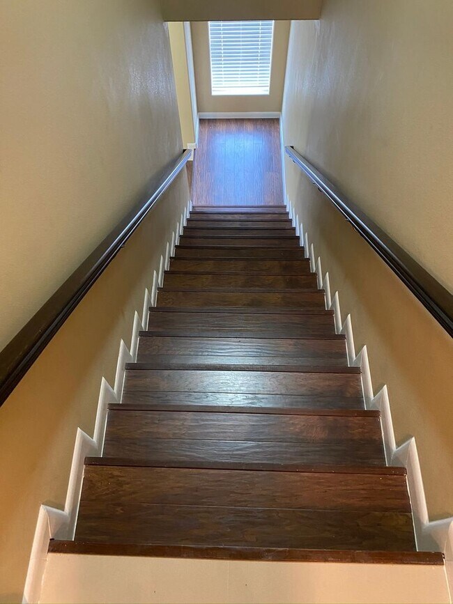 Building Photo - 3Bed/2.5 Bath Townhome, Mcallen TX