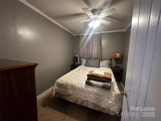 Building Photo - 717 Deep Gap Rd