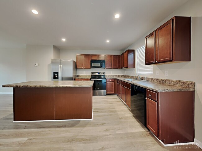 Building Photo - 656 McCormick Ln