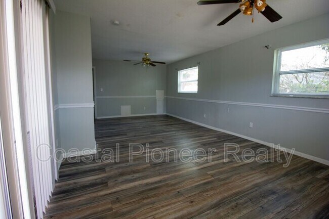 Building Photo - 10760 62nd Ave N