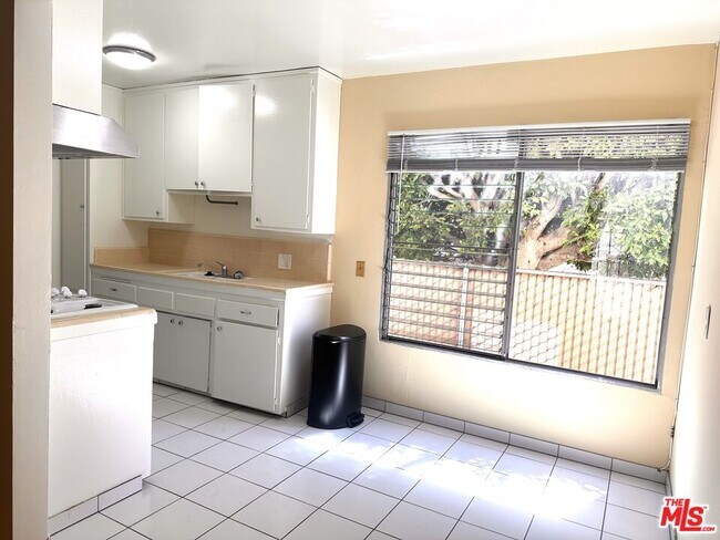 Building Photo - 5411 S Centinela Ave