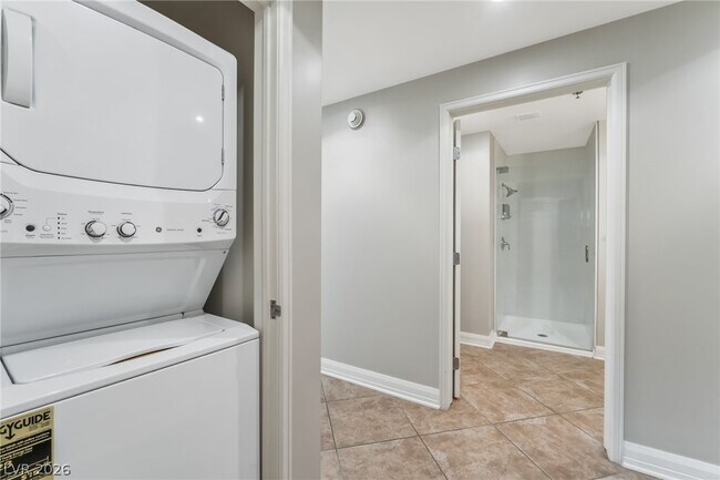 Building Photo - 150 S Las Vegas Blvd