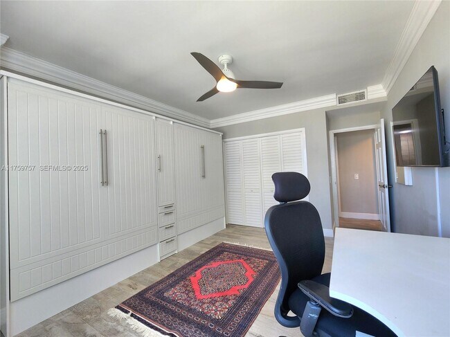 Building Photo - 3505 S Ocean Dr