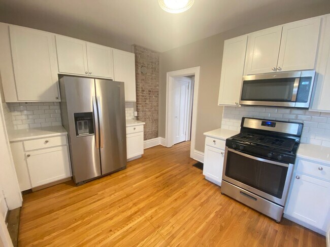 Building Photo - 2211 Neil Ave
