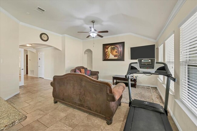 Building Photo - 300 Briar Park Dr