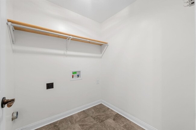 Building Photo - Pet Friendly Four Bedroom with Bonus!