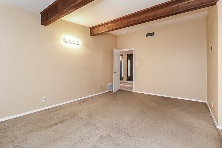 Building Photo - 1305 Rusdell Dr