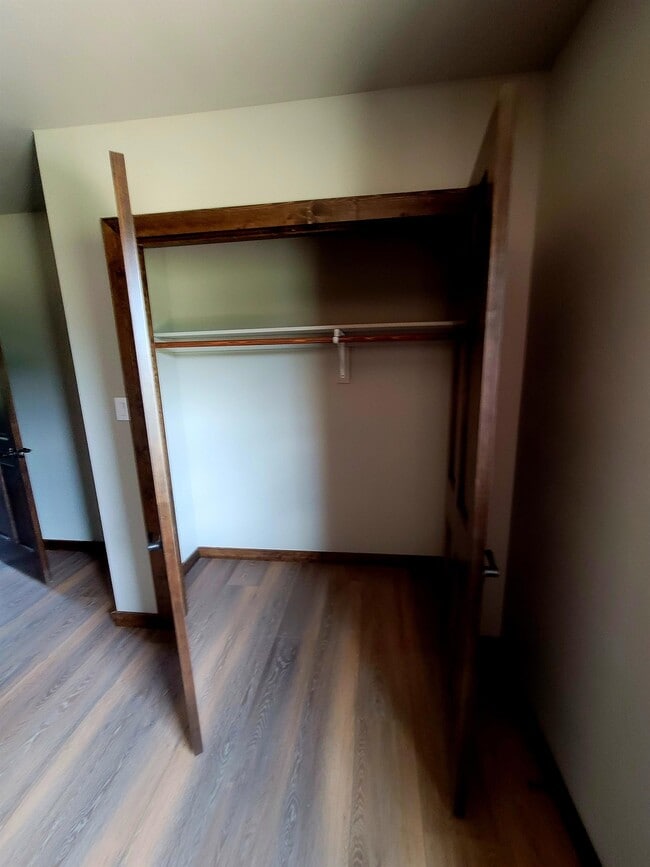 Building Photo - 401 Alpine Dr