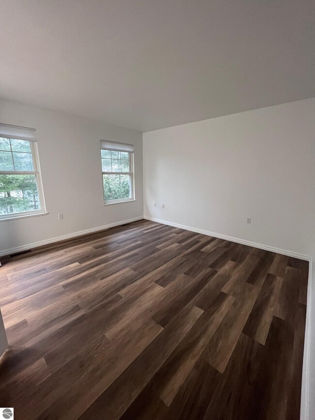 Building Photo - 1495 Newport St