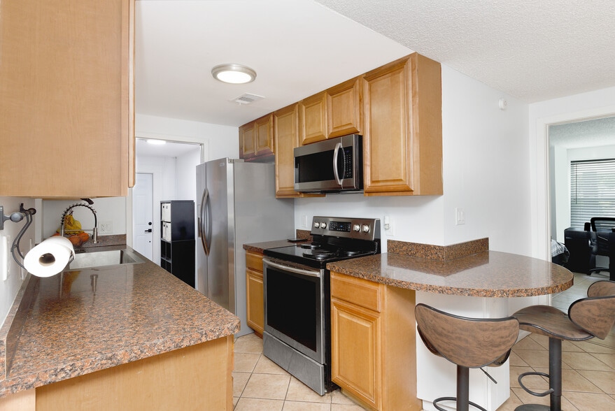 Building Photo - 1041 Jadewood Ave