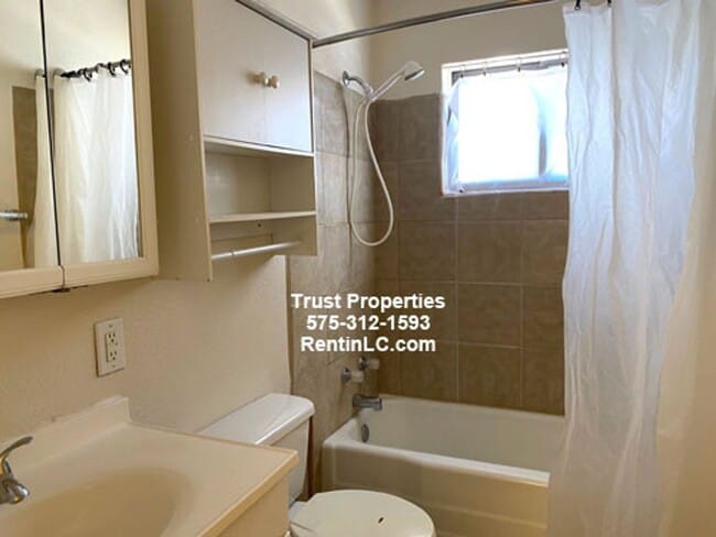 Building Photo - Larger Pet Friendly home