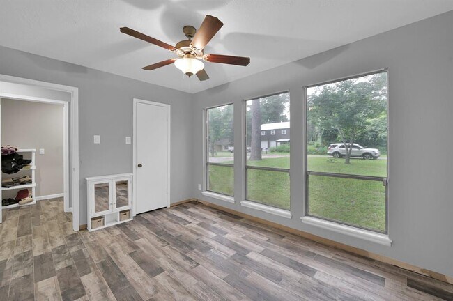 Building Photo - 5928 Sinclair Dr