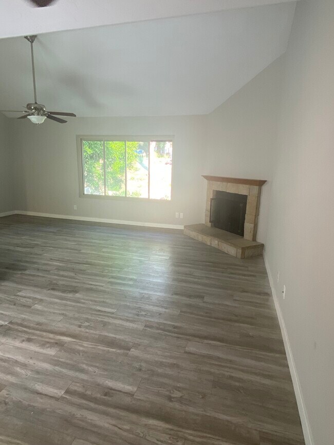 Building Photo - 355 Windy Ln