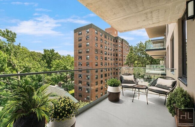 Building Photo - HENRY HUDSON PKWY E