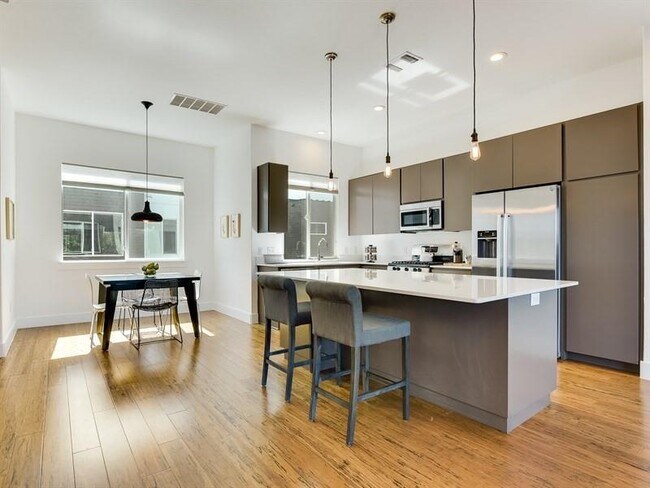 Building Photo - 1801 E 2nd St