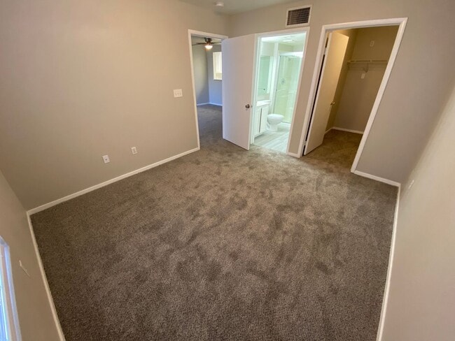 Building Photo - Desert Falls