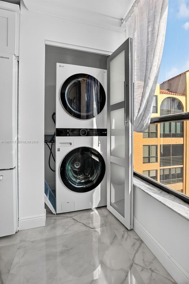 Building Photo - 7145 Promenade Dr