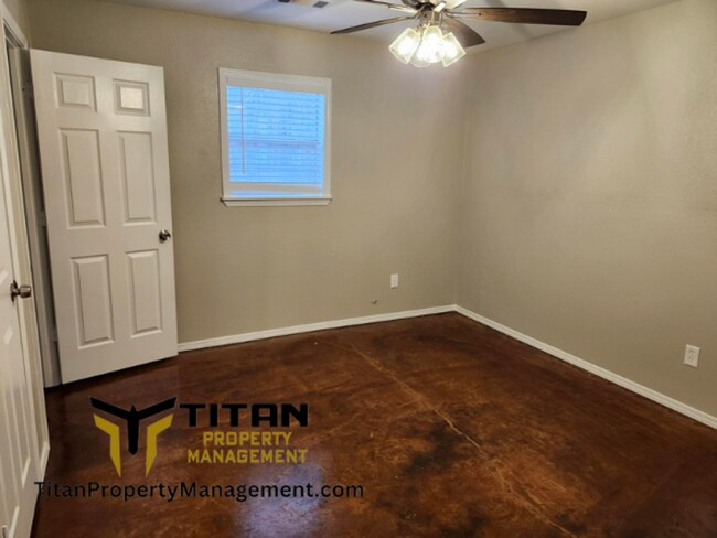 Building Photo - 2 bed/2 bath Apartment