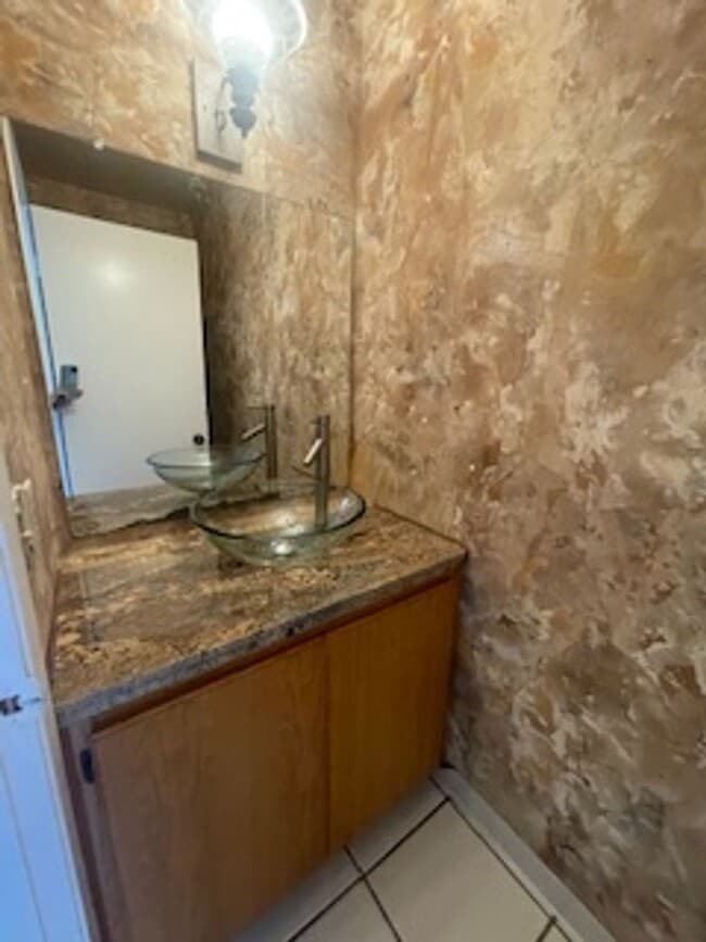 Building Photo - Charming condo near the Village in La Mesa