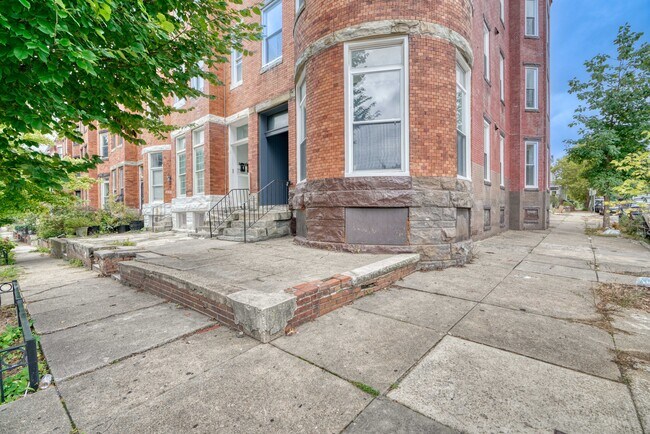 Building Photo - 2324 Callow Ave