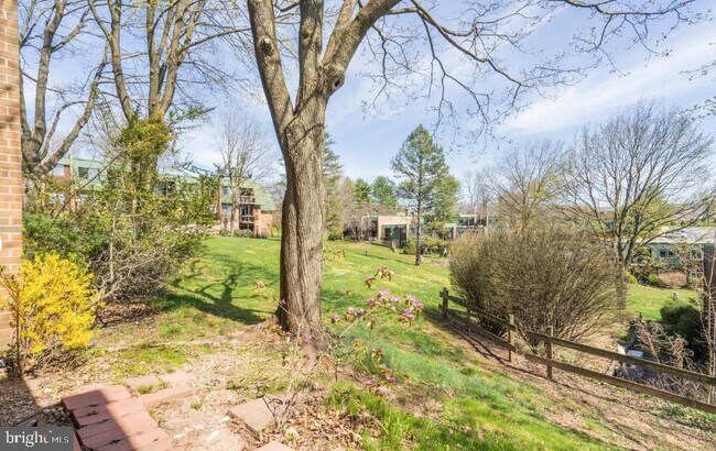 Building Photo - 707 Meadowview Ln