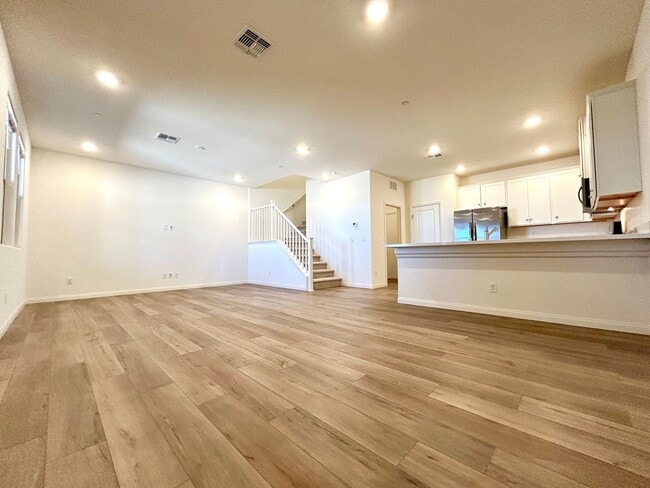 Building Photo - Brand new Townhome in Summerlin Grand Park Village