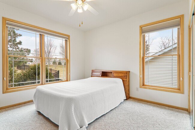 Building Photo - 9621 Shadow Wood Dr