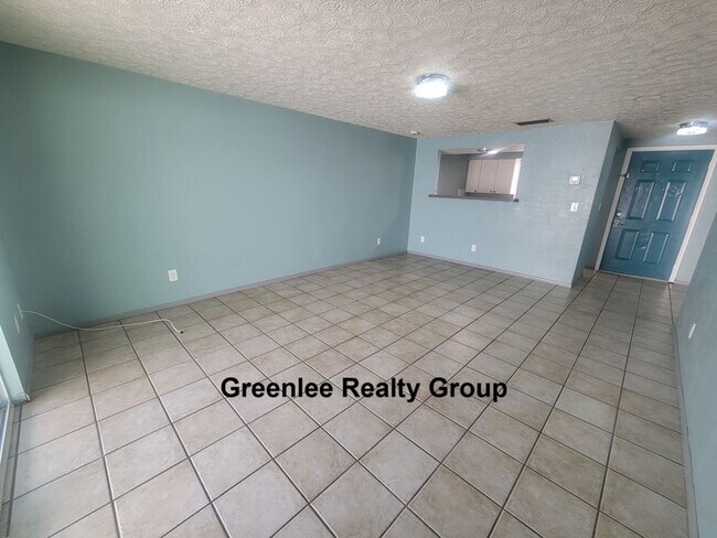 Building Photo - Cute 1/1 Apartment with Tile Floors & Private Patio!!