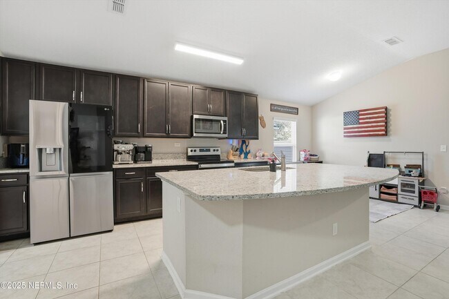 Building Photo - 12581 Creekside Mnr Dr