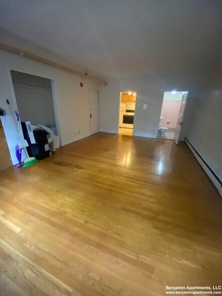 Building Photo - 1071 Beacon St