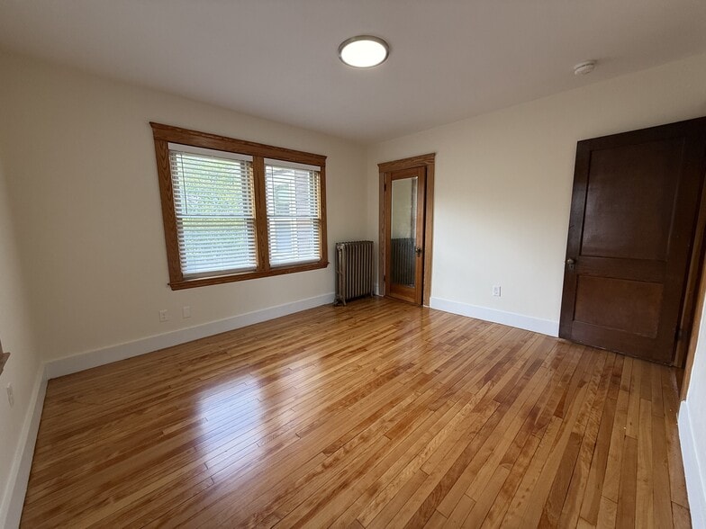 Front Bedroom - 585 High St