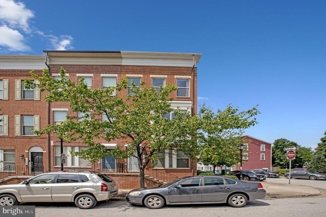 Building Photo - 122 Lloyd St