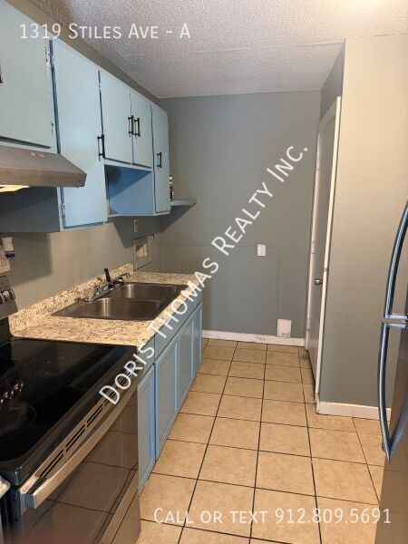Building Photo - 1319 Stiles Ave