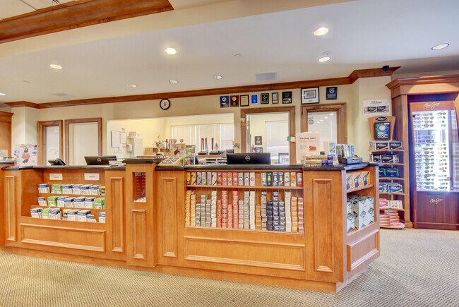 Building Photo - 5673 Fairway Park Dr