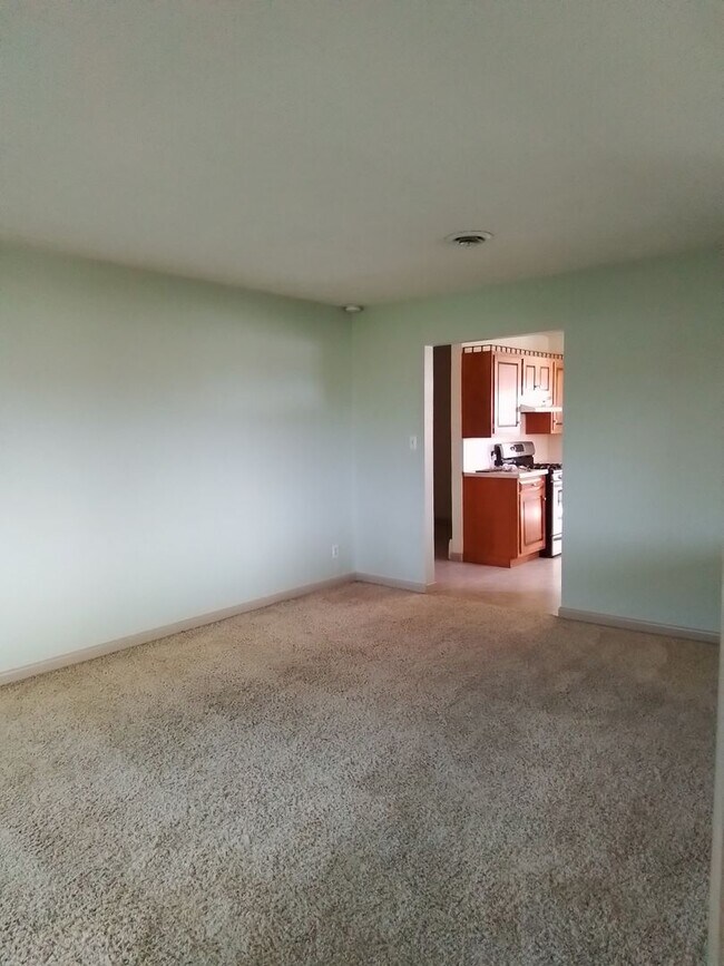 Building Photo - Single family home w / elbow room in Bozeman