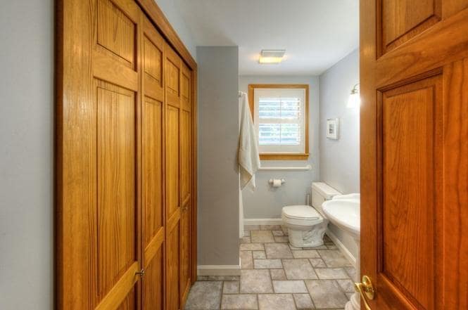 Building Photo - 20 Falcon St