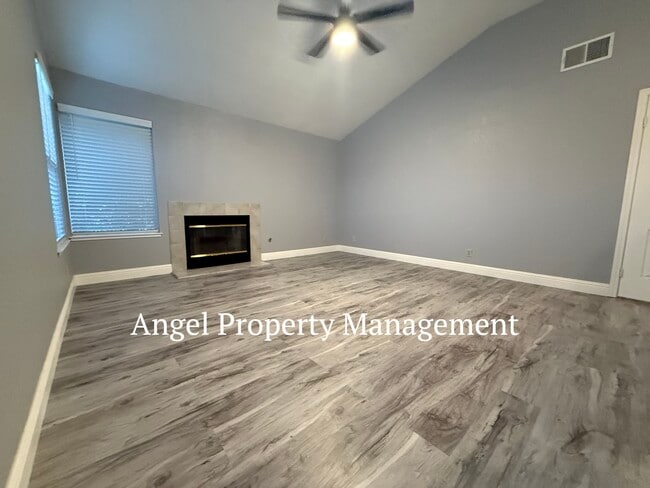 Building Photo - 9131 Brienne Way