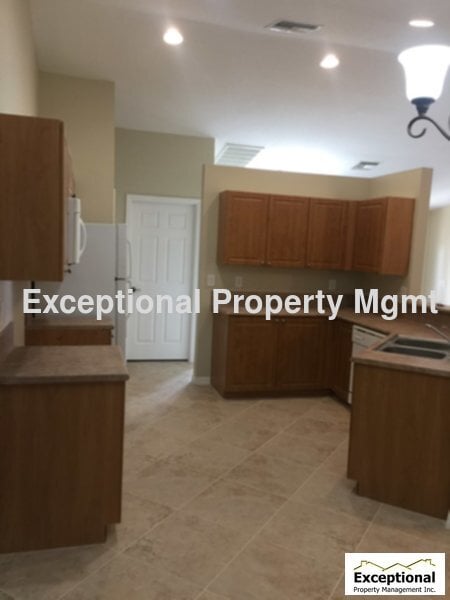 Building Photo - 3/2/2-Available Now.