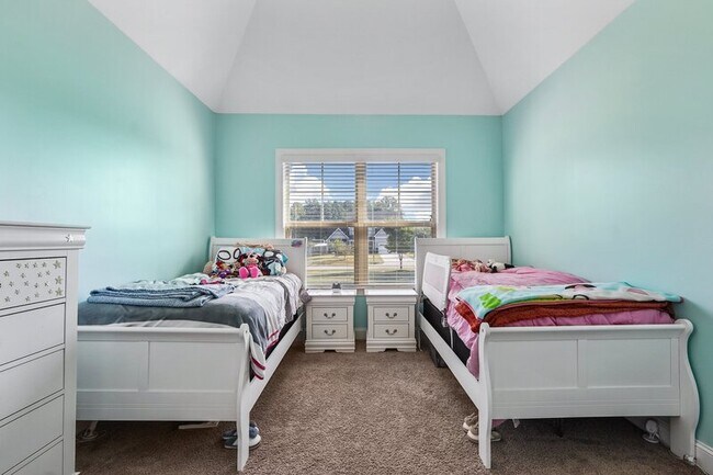 Building Photo - 501 Daylily Ct