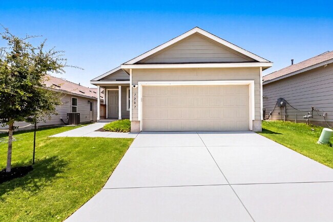 Building Photo - UP TO 1 MONTH FREE RENT!!! No Stairs, No Carpet, No Compromises.