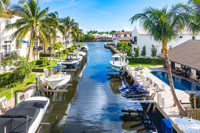 Building Photo - 824 Virginia Gardens Dr