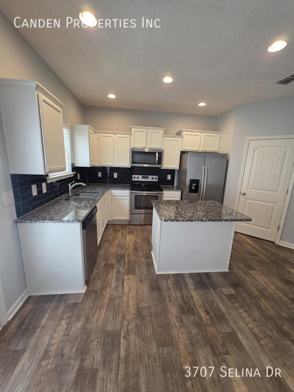 Building Photo - 3707 Selina Dr