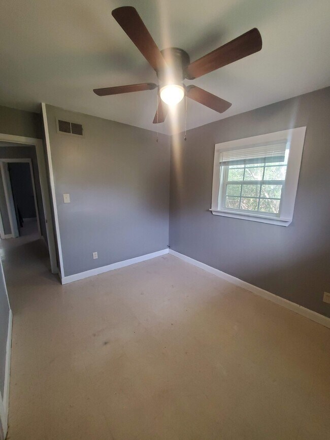 Building Photo - 2828 N 5th Ave