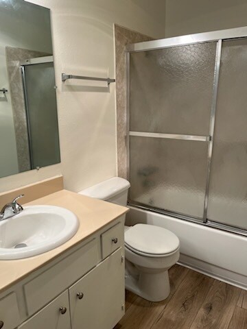 Building Photo - Villa Capri Apartment *1 Month Free*