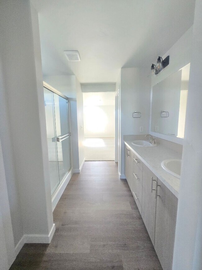 Building Photo - Beautiful Brand New home